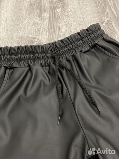 Кожаные брюки женские