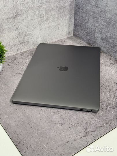 Macbook Pro 16 2019 i9 64Gb 2Tb 8 видео