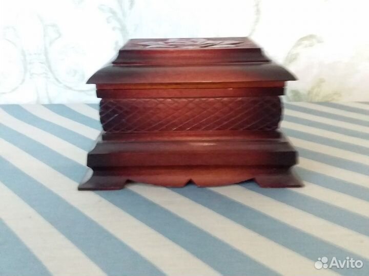 Шкатулка резная