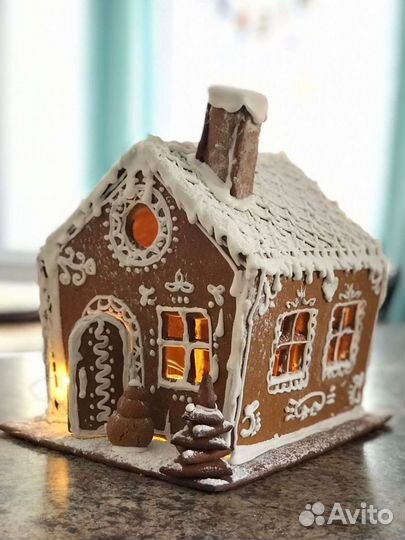 Домик для детских игр с подарком