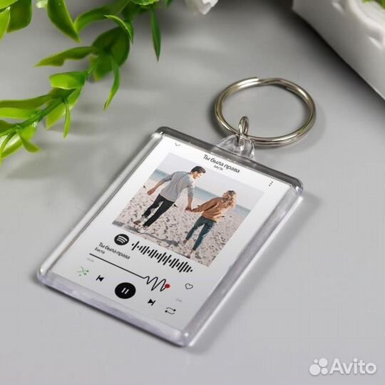 Подарок брелок сувенир с песней и фото