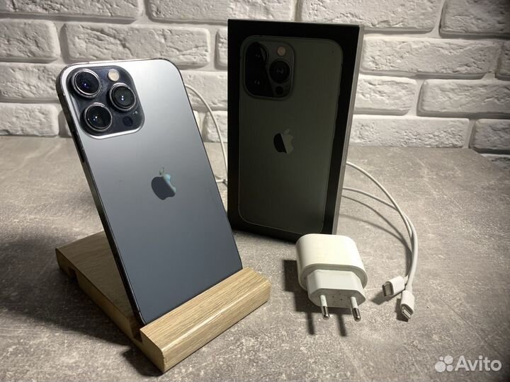 iPhone XR в корпусе 13