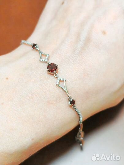 Серебряный браслет с гранатами
