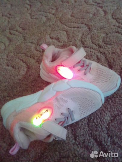 Кроссовки для девочки