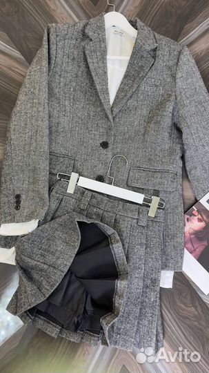 Костюм с юбкой шикарный