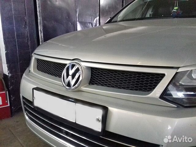 Решетка радиатора Volkswagen Touareg NF