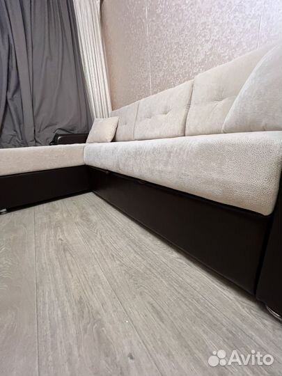 Большой угловой диван
