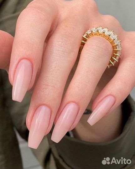 Модель на маникюр