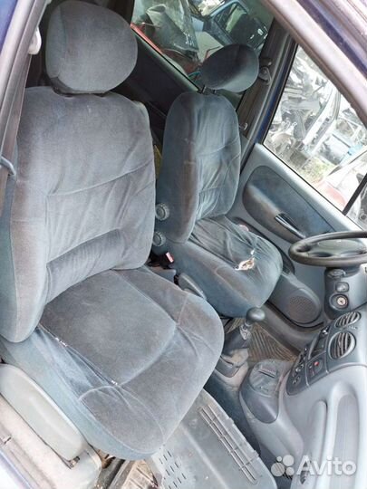 Сиденья передние. Renault Scenic 1.1998г