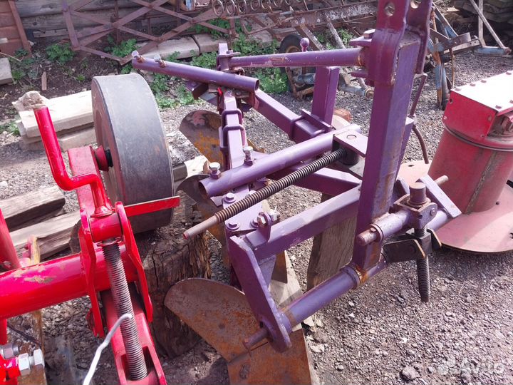 Плуг на минитрактор