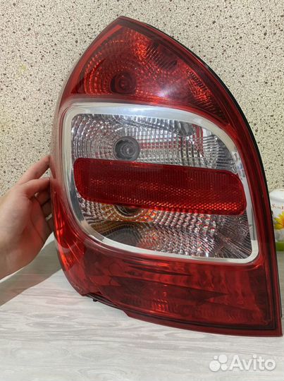 Задний левый фанарь гранта fl универсал