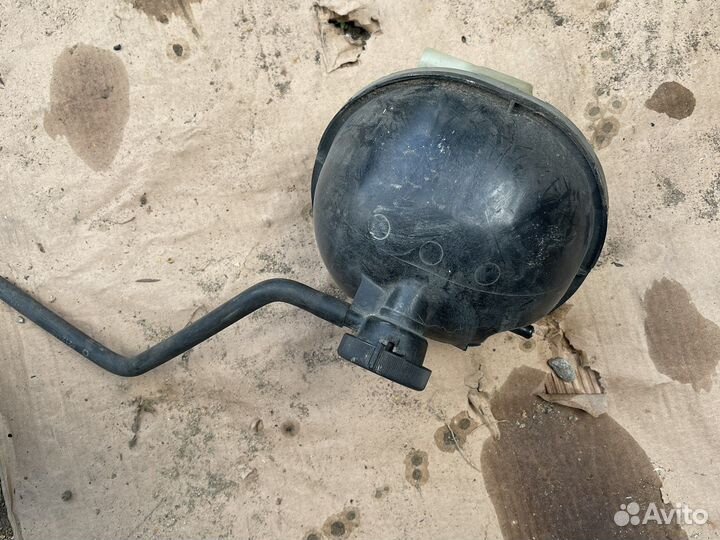 Расширительный бачок на toyota corolla verso