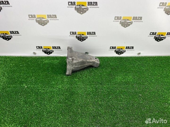 Кронштейн двигателя