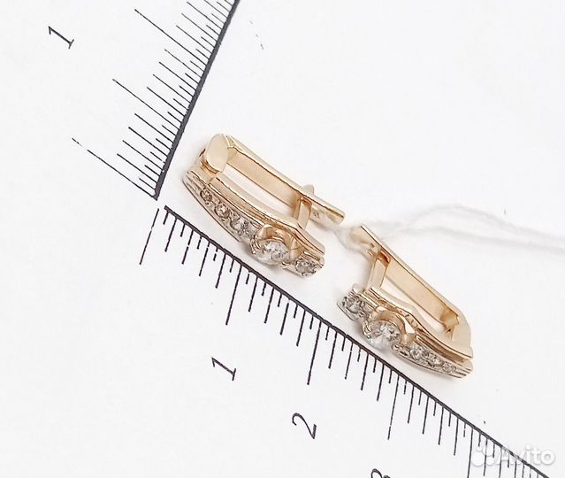 Серьги с синтетическим камнем Золото