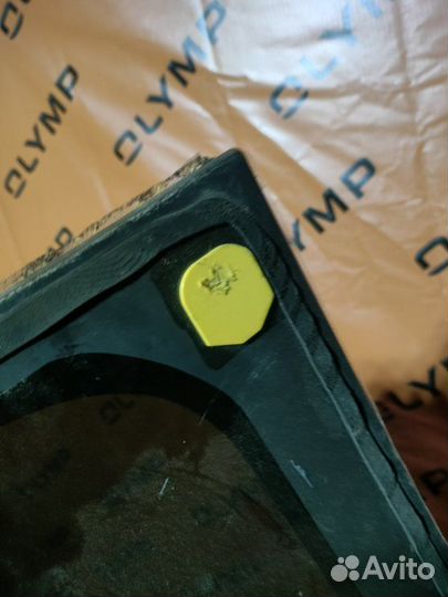 Стекло собачника заднее правое Toyota Hiace TRH221