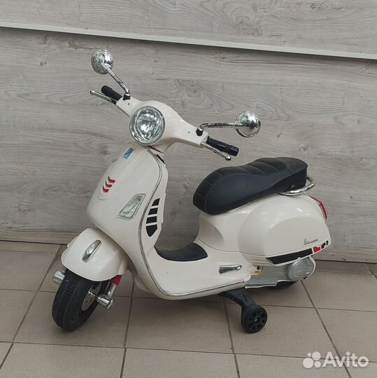 Электромотороллер Kreiss Vespa 7050092-2
