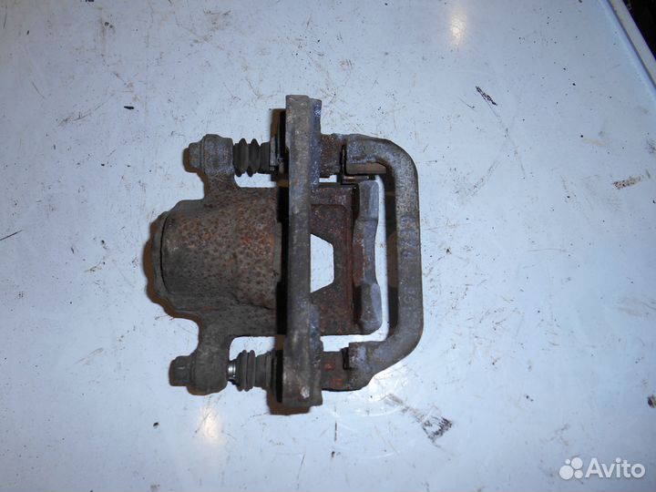 Суппорт задний левый Nissan Qashqai J10