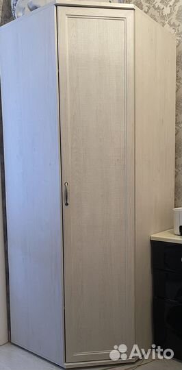 Угловой шкаф