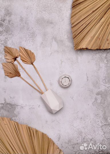 Декоративные ваза и подсвечник