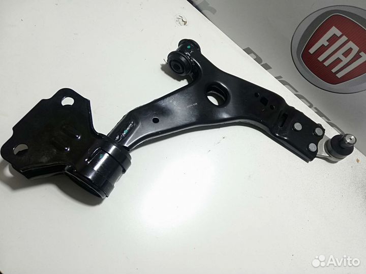Рычаг подвески передний правый Ford Focus 3