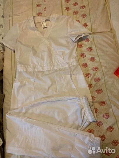 Белый медицинский халат