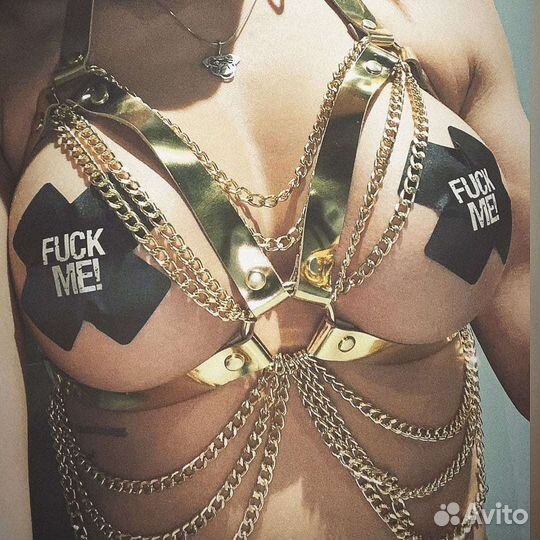 Портупея золотая кожаная с цепочками на вечеринку