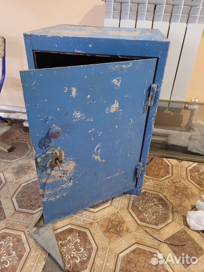 Сейф металлический