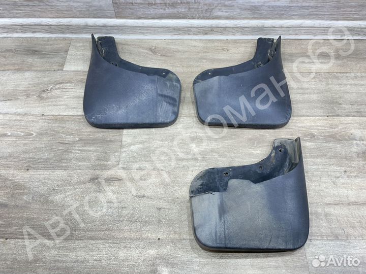 Брызговик левый правый Audi Q7 (2005-2015)