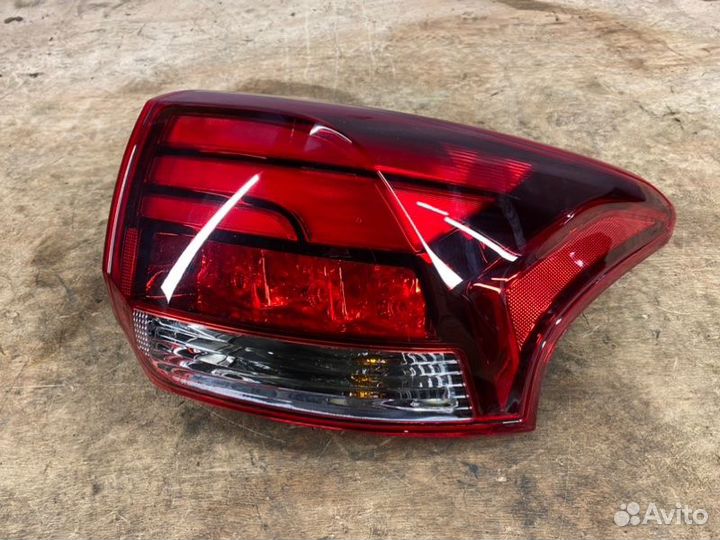 Фонарь задний правый Mitsubishi Outlander 3 GF