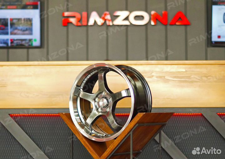 Диски Advan R17 на Toyota Corolla