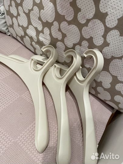 Вешалка для одежды (плечики)