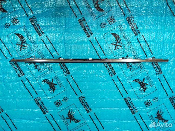 Молдинг стекла Lexus Rx (3) задний правый нижний