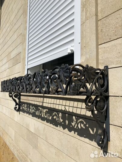 Кованая цветочница