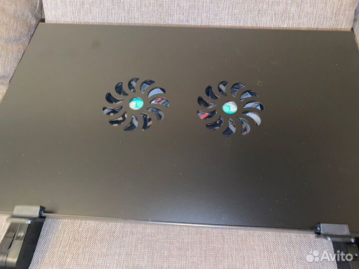 Столик для ноутбука с охлаждением