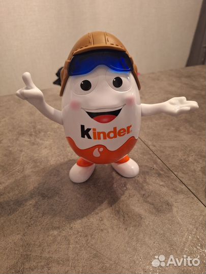 Большой киндер Сюрприз пластмассовый