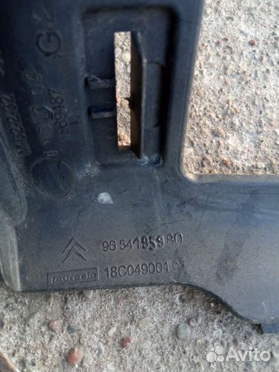 Citroen C4 Picasso левое крепление перед бампера