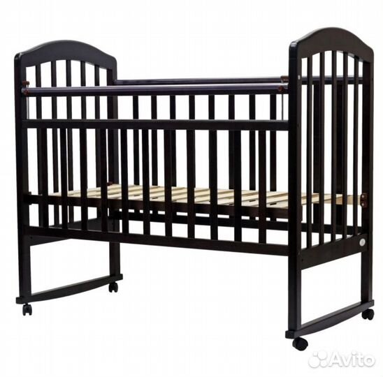 Кроватка (с матрасом) +комод с пеленальным столом