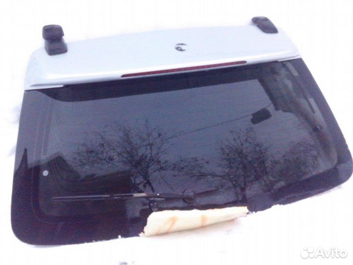 Заднее стекло на Mazda Capella Wagon (626)