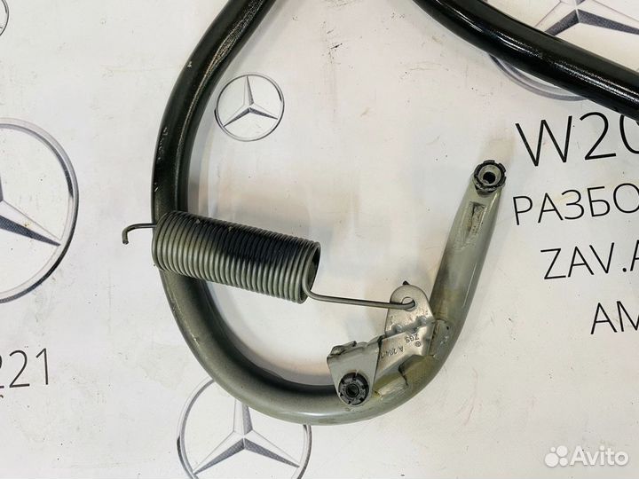 Петля багажника Mercedes W204