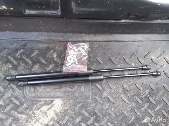 Амортизатор капота (газовый упор)