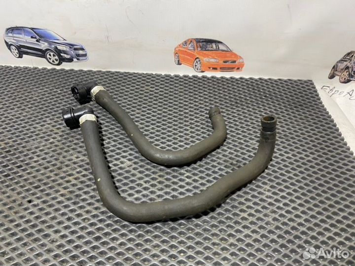 Патрубок радиатора печки Volvo S60 S80 V70 Xc70