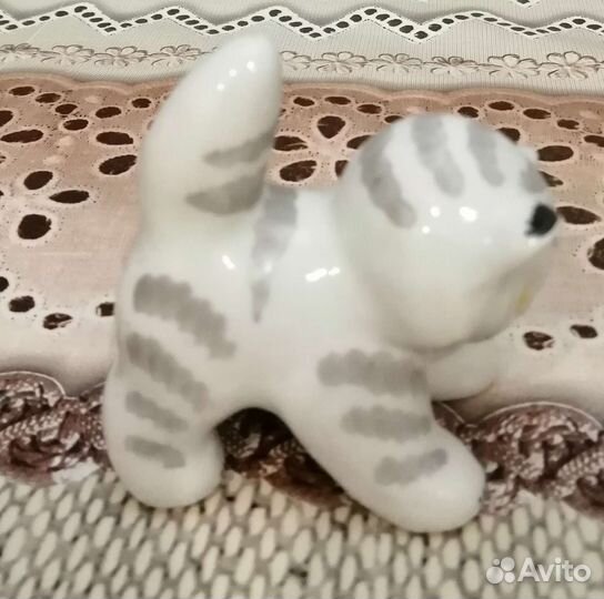 Статуэтка котенок