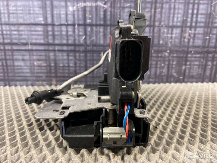 Замок двери передний правый Audi A6 C5 BES 2003