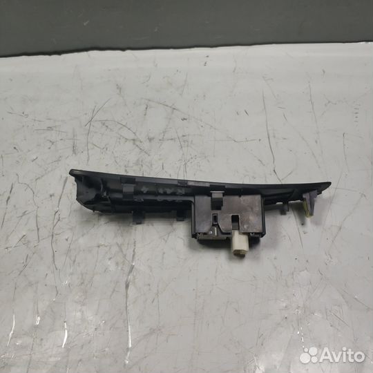 Кнопка заднего стеклоподъемника Toyota RAV4 XA30