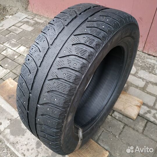 Bridgestone Ice Cruiser 7000 215/60 R16 95T