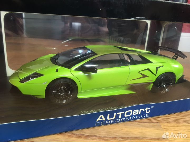 1/18 AutoArt Lamborghini Murcielago SV LP670-4