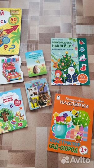 Книги детские, пазлы, значки