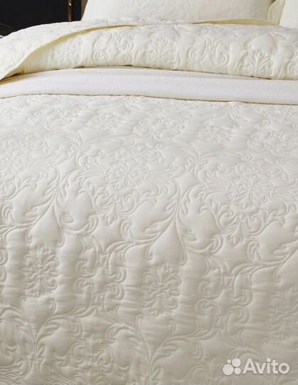 Новое покрывало, плед, постельное и наволочки