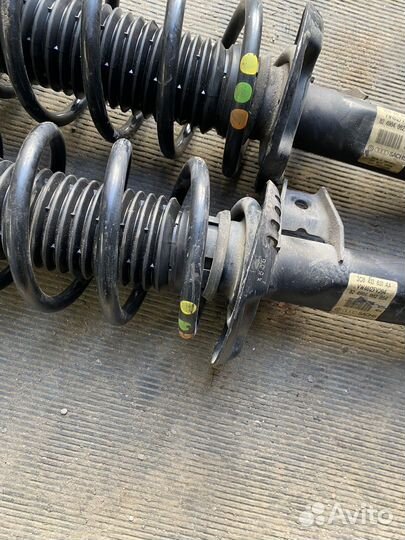 Стойки передние Passat B6