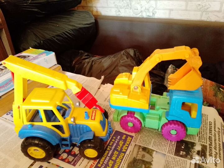 Экскаватор игрушка